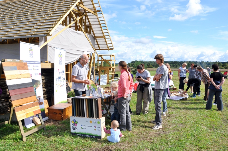 «Paint Eco» prezentācijā varēja iepazīt dabiskas lineļļas krāsas īpašības.
Autors: Žanna Zālīte