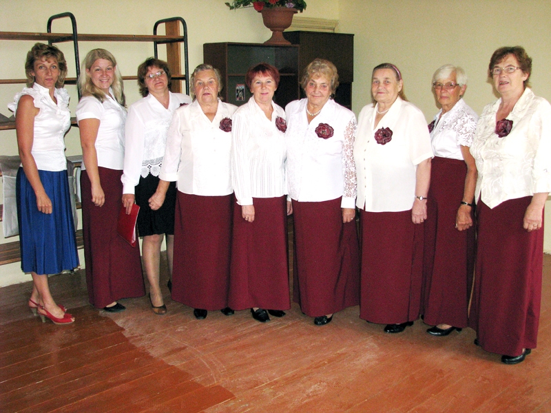 Vokālais ansamblis «Uguntiņas» uzstājās Jaunsaules klubā.
Autors: Vilnis Auzāns