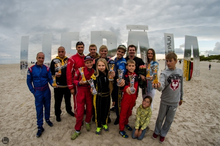 Vienības «Mēmeles sports» pilotu kopbilde Liepājā. 
Autors: No albuma.