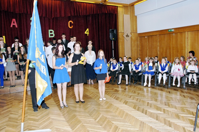 Svinīgā pirmā septembra sarīkojumā devīto un 12. klašu skolēni skolas gaitās ievadīja 25 pirmklasniekus.
Autors: Ivars Bogdanovs