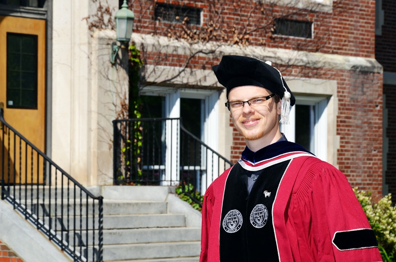 Zinātņu doktors Mārtiņš Zaumanis pēc diploma saņemšanas ASV.
Autors: No personiskā albuma.