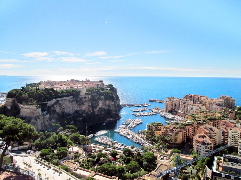 Vidusjūras piekraste Monako un citas apdzīvotās vietas ir cieši apbūvētas teju līdz pat ūdenim, brīvi pieejamas ir atsevišķas pludmales.
Autors: no personiskā albuma