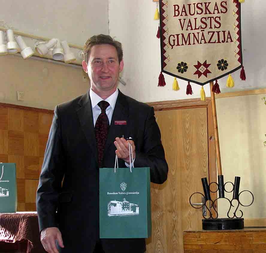 Uz Gruziju komandējums plānojis doties deputāts, Bauskas Valsts ģimnāzijas direktors Raimonds Žabovs.
Autors: Vilnis Auzāns