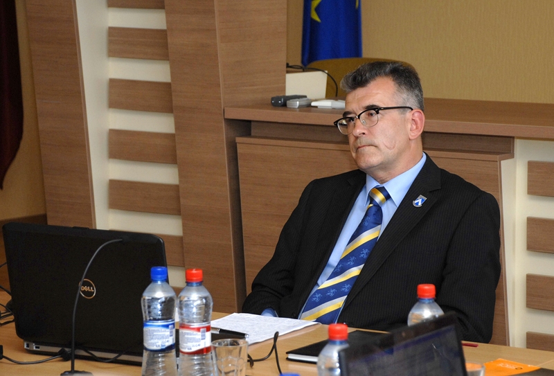 Raitis Ābelnieks atzina, ka vienmēr ir bijis demokrāts. «Deputātu iesniegums ir demokrātiska parādība, bet šoreiz tam ir arī savi politiskie mērķi,» domes sēdē vēstīja priekšsēdētājs.
Autors: Ivars Bogdanovs