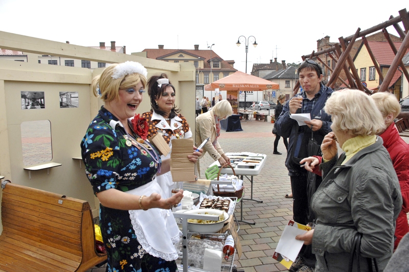 Gulbenes–Alūksnes bānīša jautrās bufetnieces priecēja baušķeniekus.
Autors: Ivars Bogdanovs