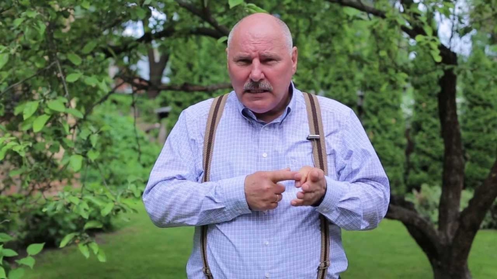 Biznesa vadības treneris Arnolds Brūders.