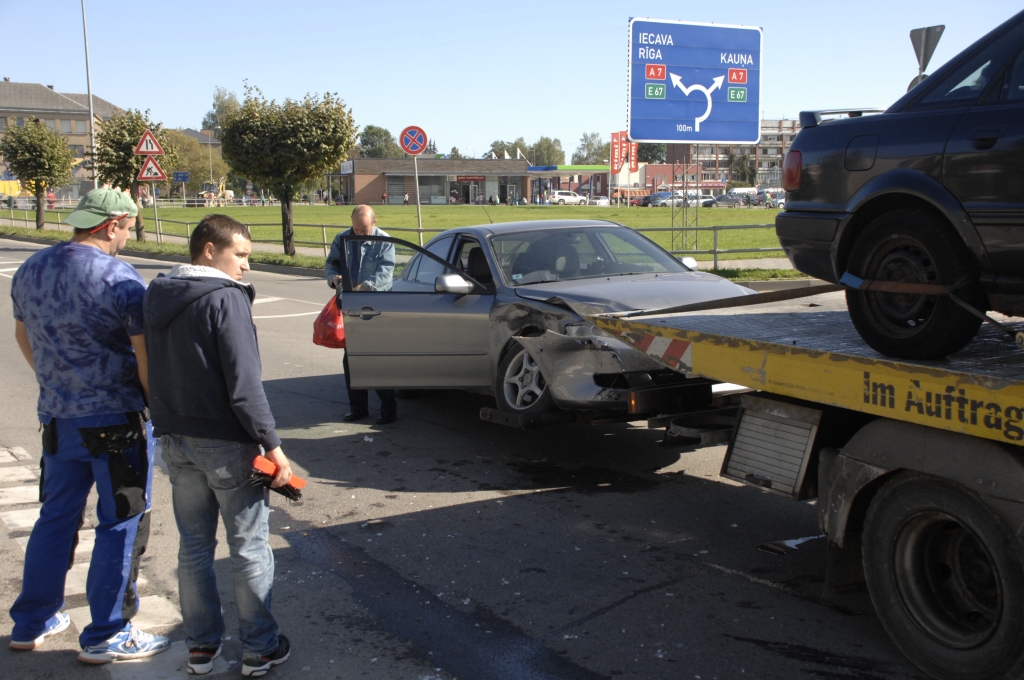Ceļu satiksmes negadījums Bauskā noticis, jo ignorētas zīmes «Dodiet ceļu» prasības.
Autors: Ivars Bogdanovs
