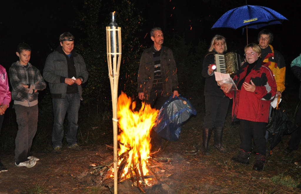 «Es ļoti lepojos ar to, ka piederu latviešiem,» norunājot savu dzejoli par baltiem, sacīja Valles pagasta iedzīvotāja Gina Viegliņa-Valliete.
Autors: Žanna Zālīte