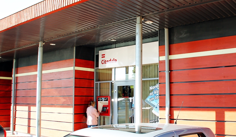 Bankas «Citadele» Bauskas filiāle turpinās iesākto darbu.
Autors: Uldis Varnevičs