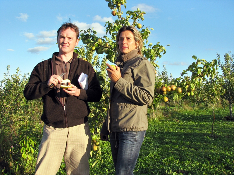 Maruta un Māris Kaminski stādu un amatnieku rudens tirgu Vallē rīkoja jau piekto gadu. 
Autors: no «Bauskas Dzīves» arhīva