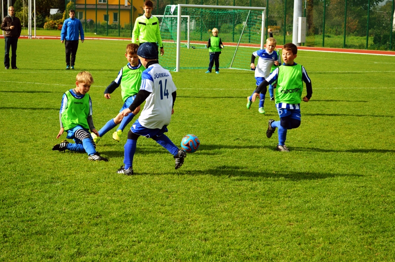 Iecavas 2006. gadā dzimušie futbolisti (zaļajos kreklos) spēlē aizsardzībā.
Autors: Zane Gorškova