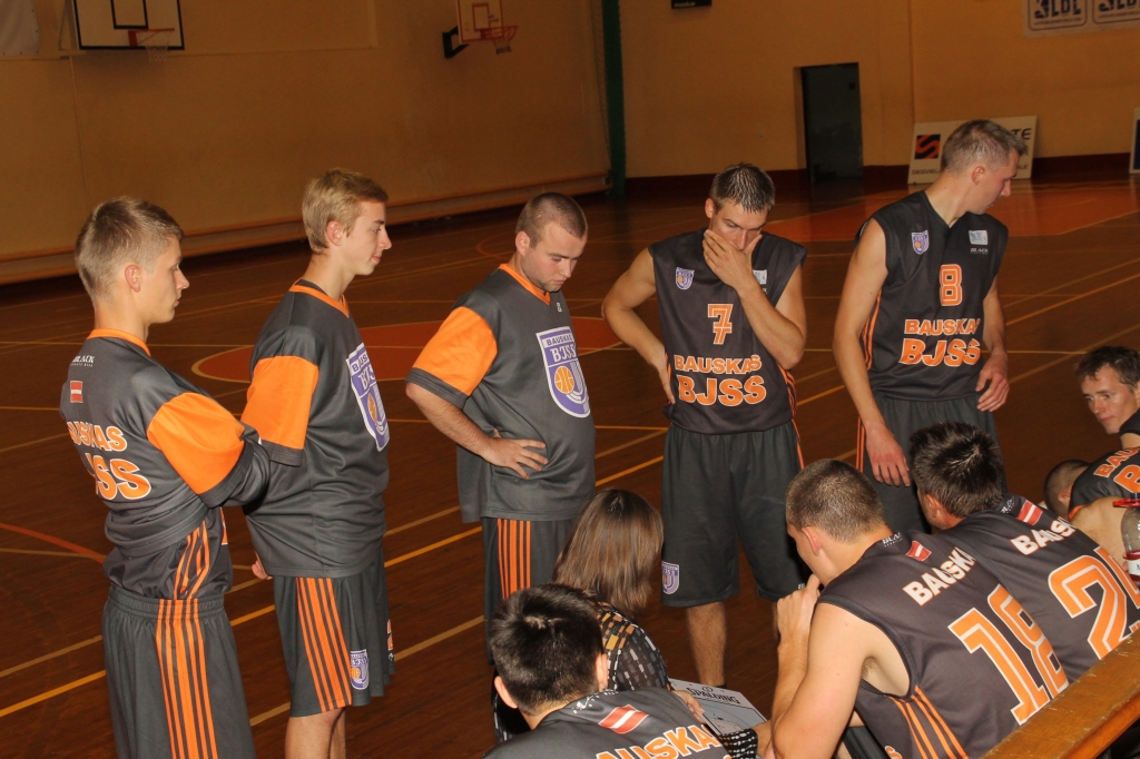 «Bauskas BJSS» vienībai pirmā spēle 2. oktobra vakarā sporta namā «Mēmele». 
Autors: Uldis Varnevičs
