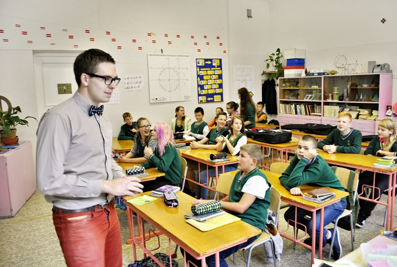 Matemātikas stundu Dobeles Valsts ģimnāzijā vada skolotājs Kristaps Auzāns.
Autors: Māris Krūmiņš 