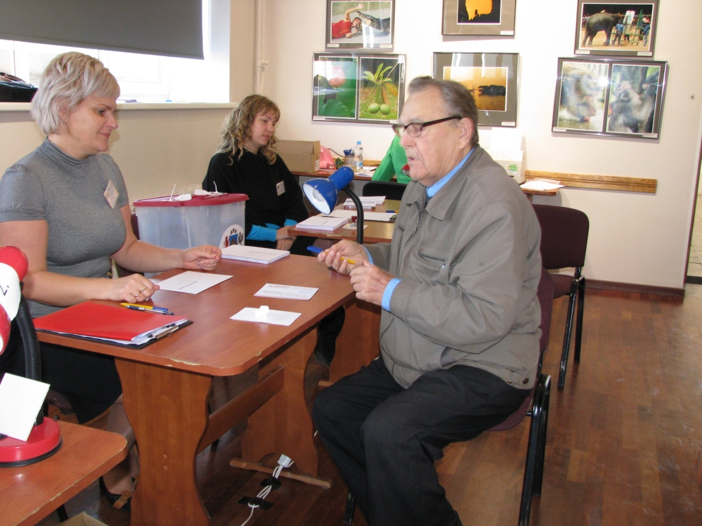 Bauskas 342. vēlēšanu iecirknī, kas izvietots Bauskas kultūras centrā, balsi glabāšanā nodod baušķenieks Juris Ginters.

Autors: Ivars Bogdanovs