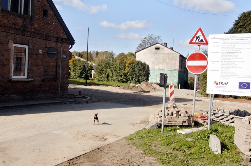 Ceļa zīme «Iebraukt aizliegts» neļauj transportam pārvietoties pa Rīgas ielu.
Autors: Ivars Bogdanovs