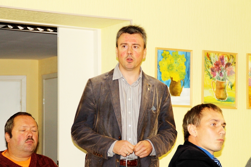 Jānis Baumanis (vidū) uzsvēra, ka šī infekcijas slimība rada īstus draudus cūku populācijai.
Autors: Uldis Varnevičs