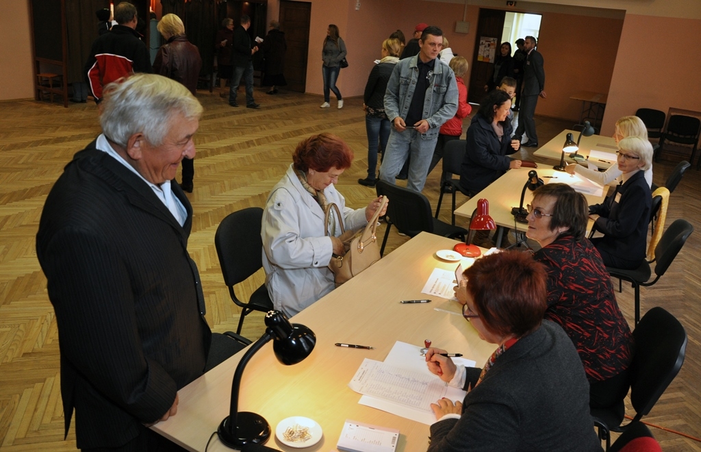 Vecumnieku tautas namā iekārtotajā iecirknī ļaužu plūsma bija manāma visu dienu.
Autors: Žanna Zālīte