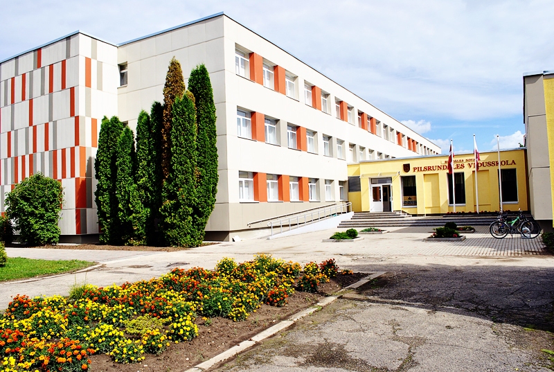 Pilsrundāles vidusskola jaunu vizuālu veidolu ieguva šī gada vasarā.
Autors: no «Bauskas Dzīves» arhīva.