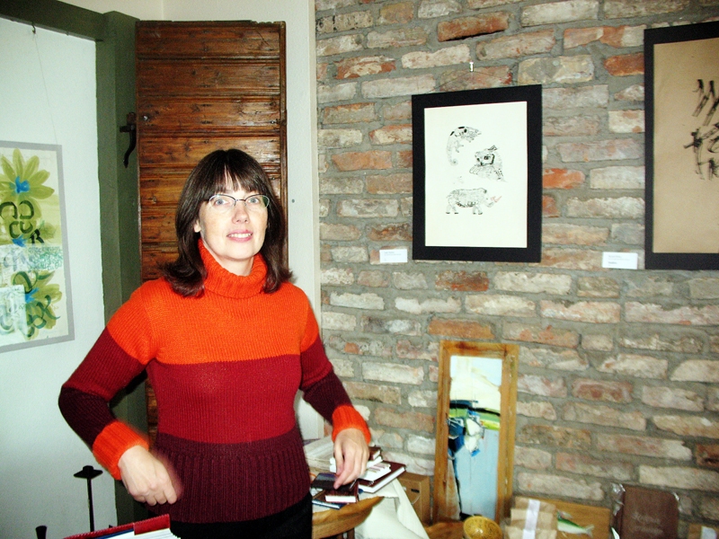 Kristiāna Jansone, kaligrāfijas kursu vadītāja, galerijā «Meistars Gothards».