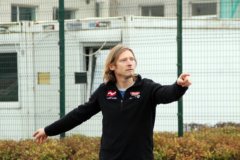 Strādā par sporta skolotāju Vecsaules pamatskolas struktūrvienībā «Jaunsaules pamatskola» un Bauskas novada Bērnu un jaunatnes sporta skolā par sporta metodiķi.Jēkabs Nākums jauniešiem treniņos uzsver: «Jebkas, ko tu dari, ir jādara labi!»
Autors: Uldis Varnevičs