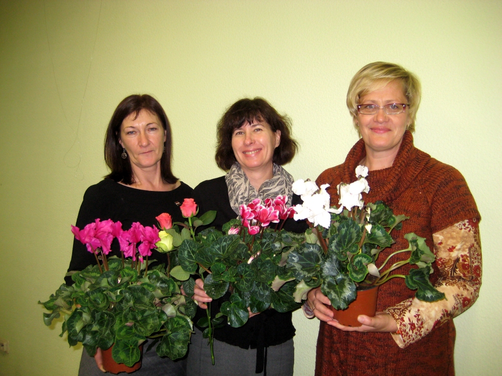 Pateicības vārdus no biedrības «Ābulis» dalībniecēm uzklausīja vadītāja Inga Ūbele (no labās), Bauskas novada sociālā dienesta psiholoģe Inga Grīnberga un speciāliste Daiga Supe.
Autors: Inga Muižniece