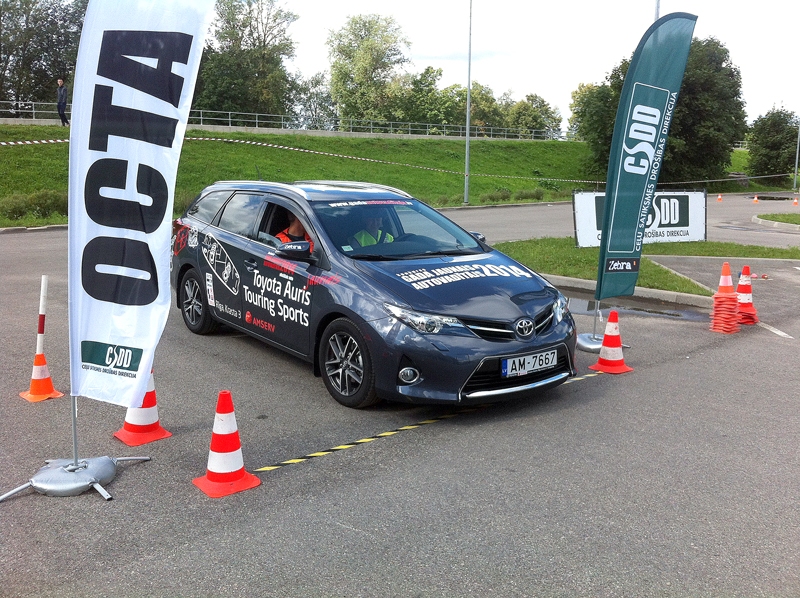 Dalībnieks uz starta līnijas gatavojas veikt kārtējo uzdevumu.
Autors: no R. Gudoņa personiskā arhīva