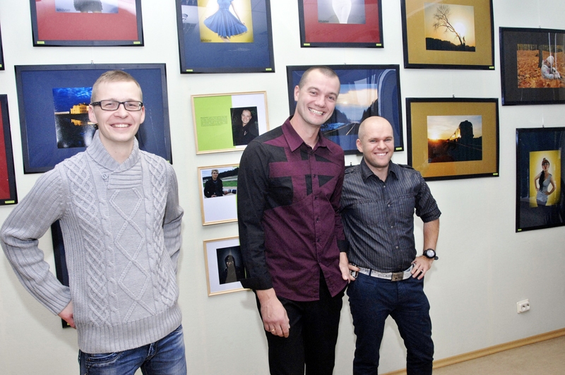 Fotoizstādes «Pasaule vīrieša acīm» autori Mārtiņš Purmalis (no kreisās), Rihards Šķeltiņš, un Ēriks Kukutis. 
Autors: Ivars Bogdanovs