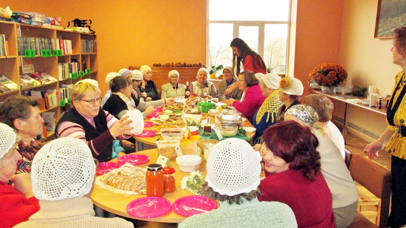 Rītausmu bibliotēkā īslīcietes un codietes izgaršo Eiropas Savienības valstu dažādos ēdienus.
Autors: no bibliotēkas arhīva