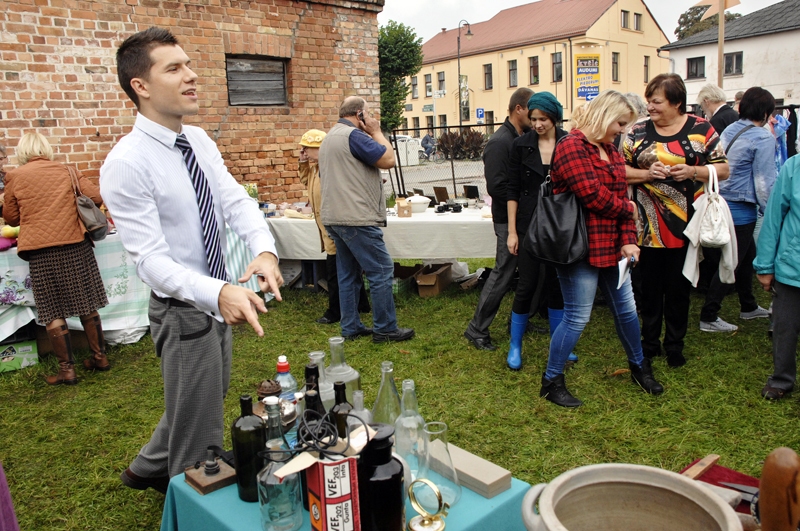 Bruno Baha dalība TV spēlē «Es varu būt premjerministrs» būs vēl sekmīgāka kā vecpilsētas pagalmā vadītā izsole, ja novadnieki viņu atbalstīs balsojumā.
Autors: Ivars Bogdanovs
