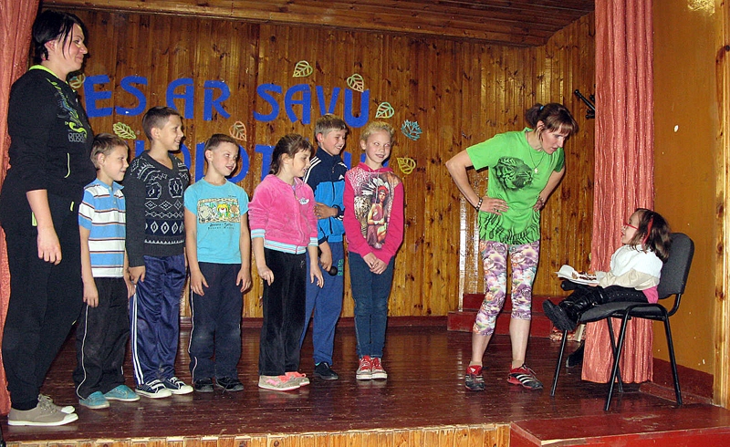 Rudens svētkos «Es ar savu skolotāju» Pamūšas internātskolā.
Autors: no skolas arhīva