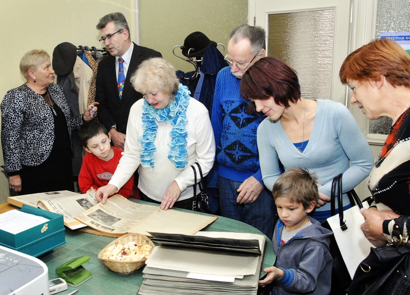 Laikraksta jubilejas viesi agrāko gadu izdevumu sējumos atrada publikācijas par sevi.
Autors: Ivars Bogdanovs