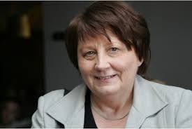 Ministru prezidente Laimdota Straujuma (V) pēc politisko spēku trīspusējās tikšanās žurnālistiem apliecināja, ka partneri vienojušies par valdības sastāvu.
Autors: no diena.lv