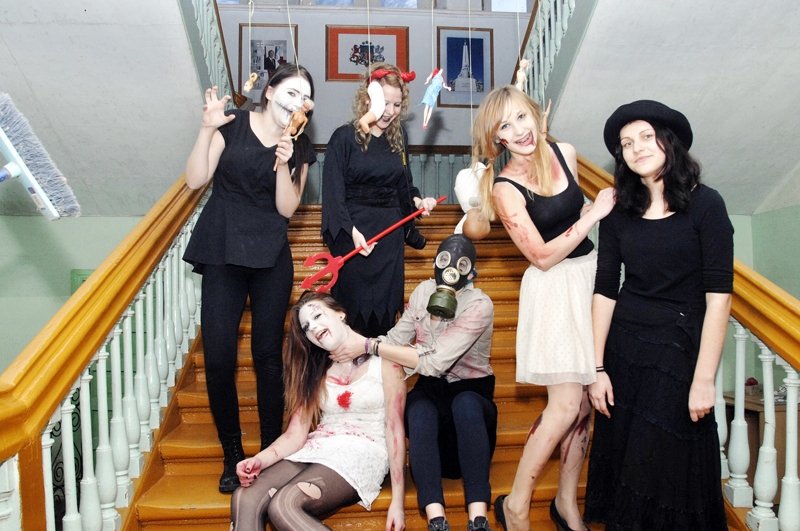 «Šausmu māju» 31. oktobrī bija uzrīkojuši biedrības «INICIO» jaunieši.
Autors: Ivars Bogdanovs