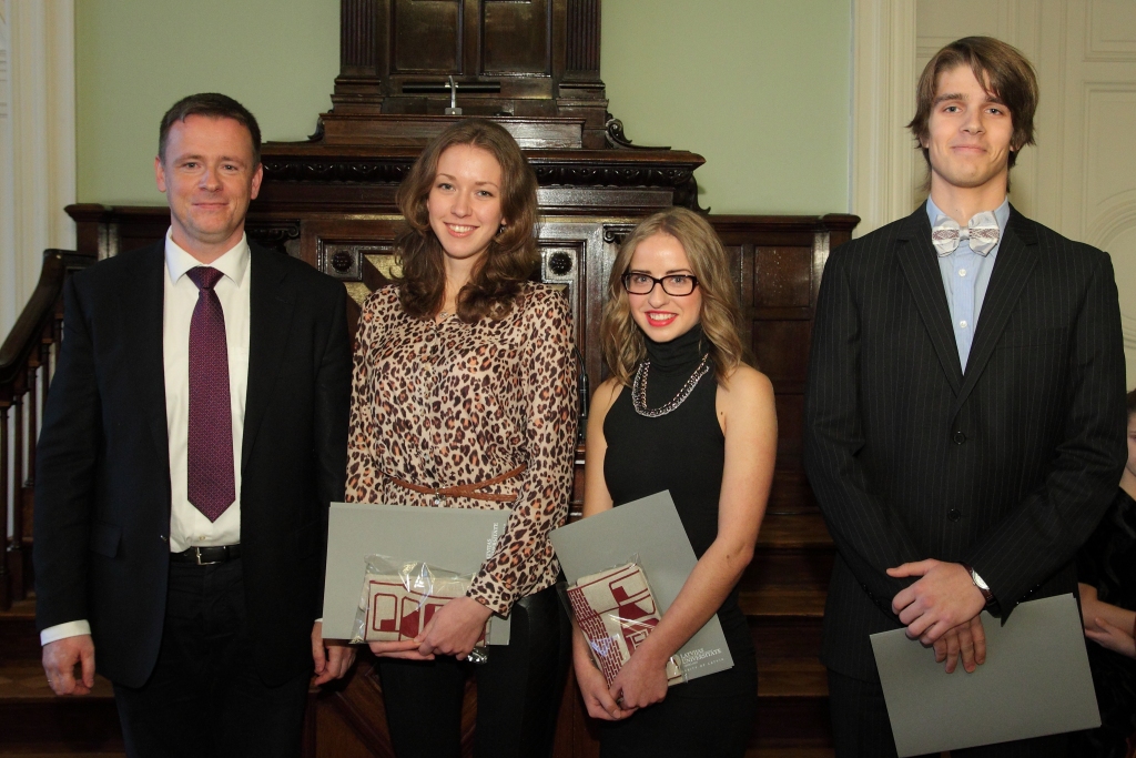 AS “Olainfarm” Ķīmiskās ražošanas attīstības departamenta direktors
Vilnis Liepiņš un 