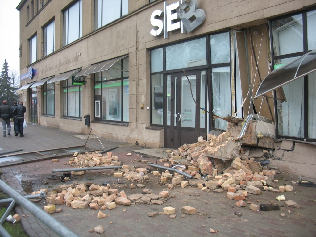 «SEB bankas» filiāle Bauskā slēgta uz nenoteiktu laiku.
Autors: no 