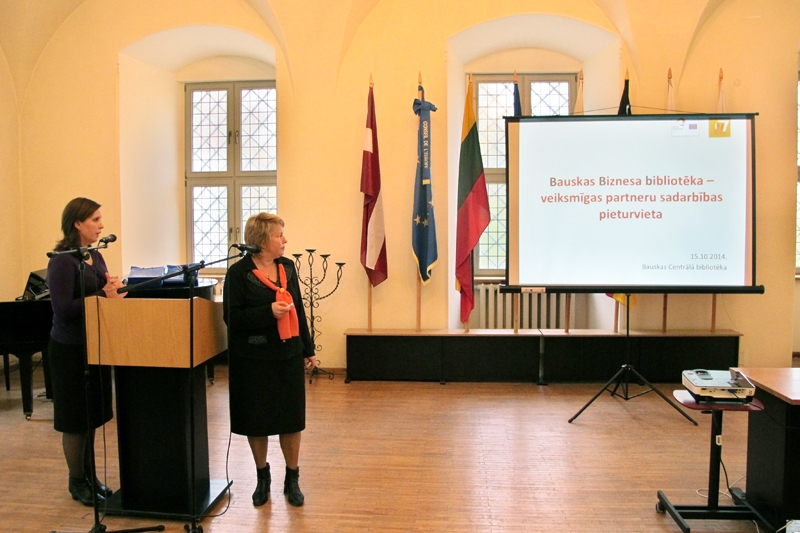 Bauskas Biznesa bibliotēkas vadītāja Ērika Pelcere stāstīs par projekta «Uzņēmējdarbības atbalsta bibliotēku pārrobežu sadarbības tīkla izveide» īstenošanu.
Autors: Ieva Šomina