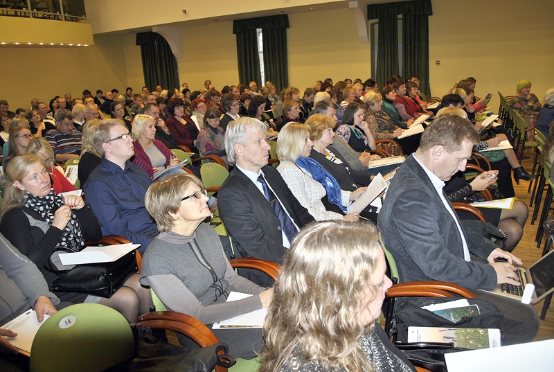 Zemgales lauksaimnieki, kopskaitā ap 160, piepildīja Iecavas kultūras nama zāli.
Autors: Antra Ērgle