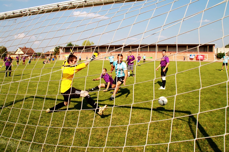 Bauskas reģionā futbols nav pats populārākais sporta veids, tomēr «Mītava open» turnīrā ik gadus kāda komanda startē. Pirmajā gadā komanda «Rainis» pat ieguva kausu.
Autors: no «Bauskas Dzīves» arhīva