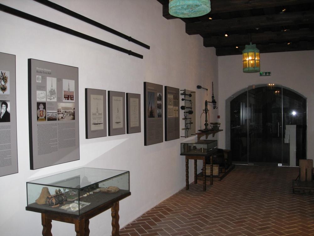 Ekspozīcija «Sver un mēri Bauskā» Bauskas Rātsnamā.