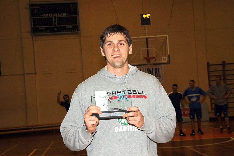 Ģirts Hauks ar LBL3 oktobra mēneša spēlētāja balvu.
Autors: Uldis Varnevičs