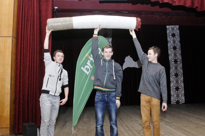 Pilsrundāles vidusskolas 6. – 9. klašu skolēniem ar radošu uzdevumu un spēļu palīdzību tika pierādīts smēķēšanas kaitīgums.
Autors: Ivars Bogdanovs