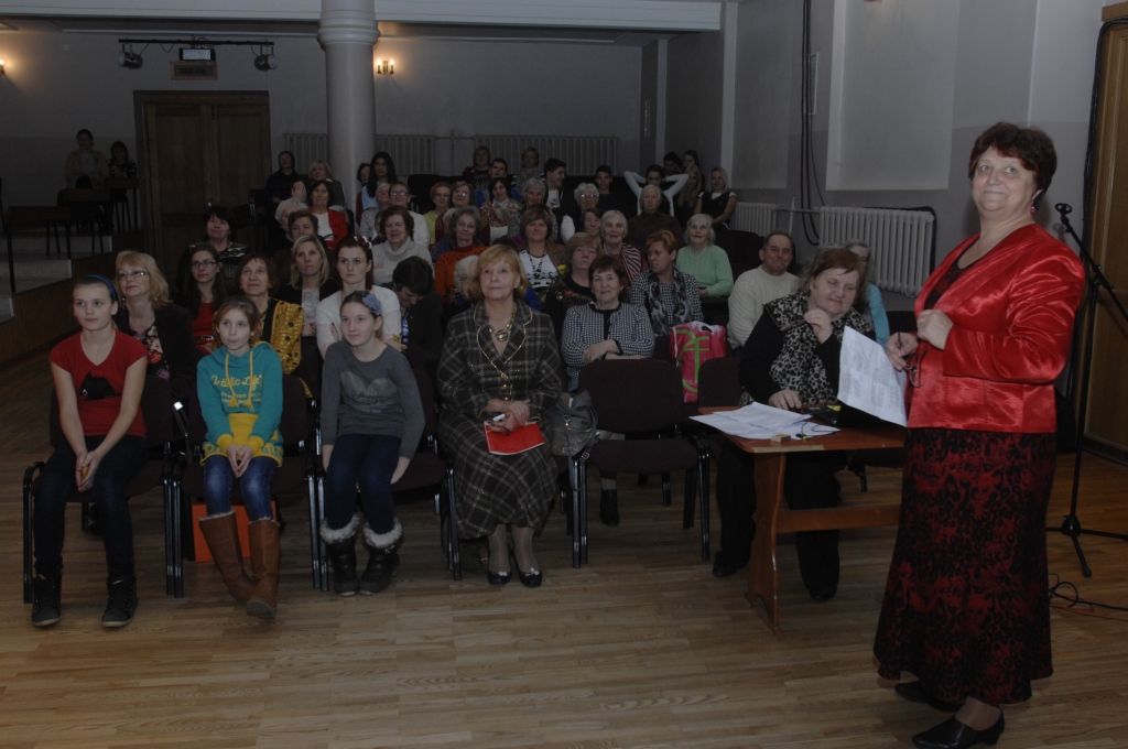 Dzejnieka mūžībā aiziešanas diena ir 15. janvārī, un tieši tajā sākta Viļa Plūdoņa jubilejas gada plānošana. Kopš tā laika viss gads aizvadīts vienos svētkos, secina Bauskas Valsts ģimnāzijas latviešu valodas un literatūras skolotāja Vija Cerusa. Rīkoti koncerti, konference, dzejas lasījum. Skolēni, dzejas iedvesmoti, rakstījuši radošos sacerējumus.
Autors: Ivars Bogdanovs