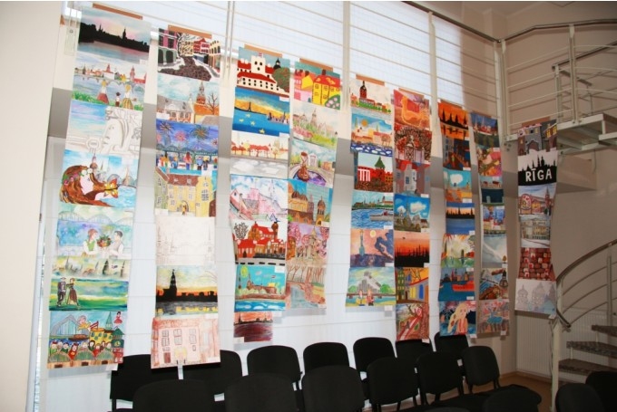 Šī, 2014. gada kalendārs bija veltīts Rīgai kā Eiropas kultūras galvaspilsētai. Tam tika iesūtīti abu novadu skolu 74 audzēkņu darbi. 
Autors: No arhīva.