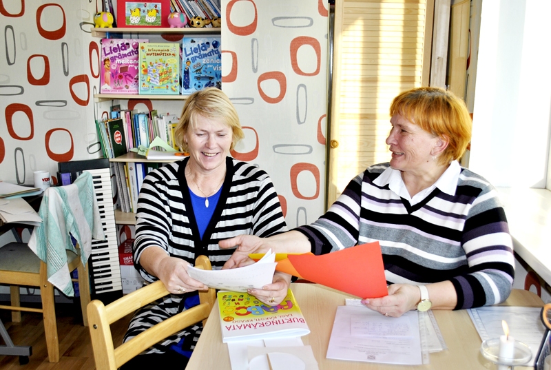 Skolotājas Vita Gotharde (no kreisās) un Ērika Ormane. 
Autors: Māris Krūmiņš