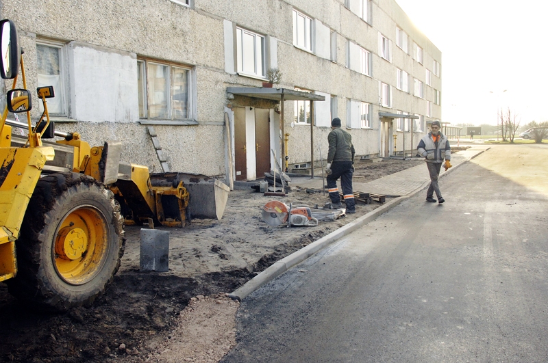 Mājas «Līvi» iemītnieki nav apmierināti, ka remontdarbu laikā iznīcināti apstādījumi.
Autors: Ivars Bogdanovs