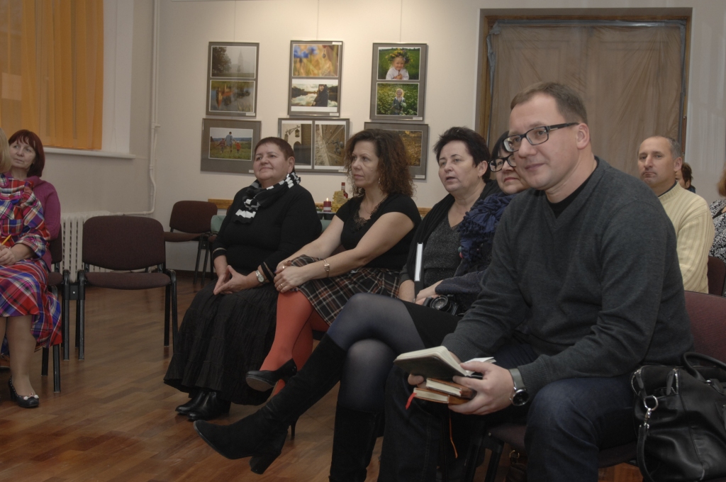  Mariuss Budraitis (no labās), Nijole Budreckiene, Bauskas Centrālās
bibliotēkas direktores vietniece Māra Kuļikauska un Šilutes bibliotēkas
direktore Daļa Užpelkiene.
Autors: Ivars Bogdanovs