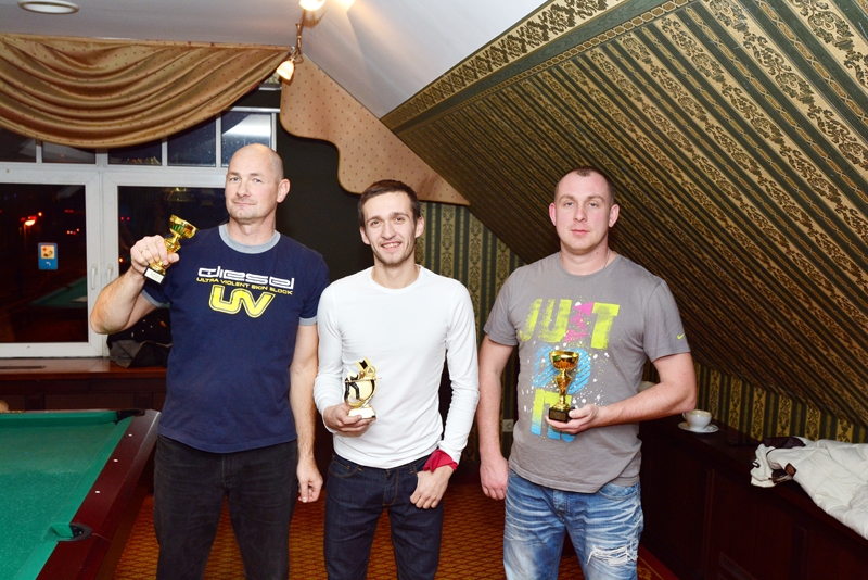 Godalgoto vietu ieguvēji biljarda turnīrā: Egidijs Baļčūns (no kreisās), Herberts Mucenieks un Andrejs Bujaks.
Autors: Publicitātes foto.