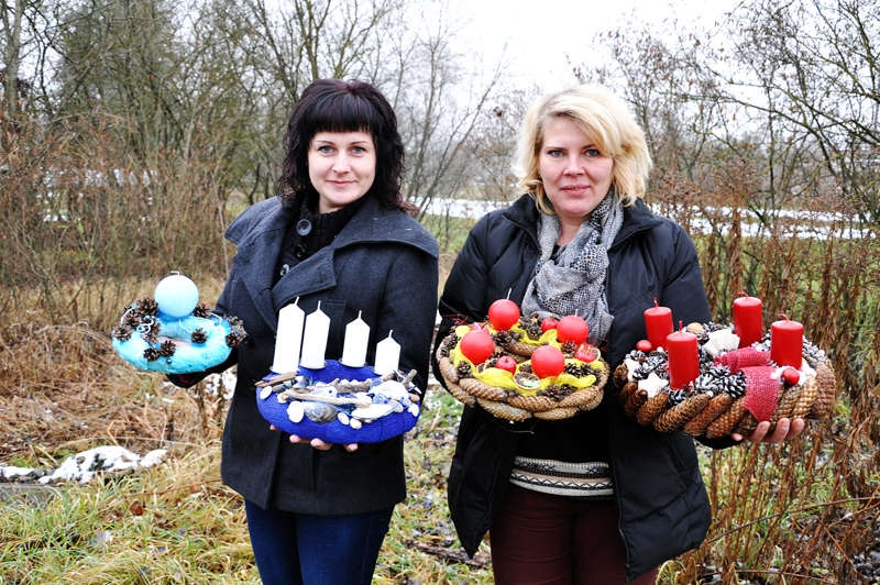 Vainagu autores Kristīne Kuzma (no kreisās) un Ineta Kanna.