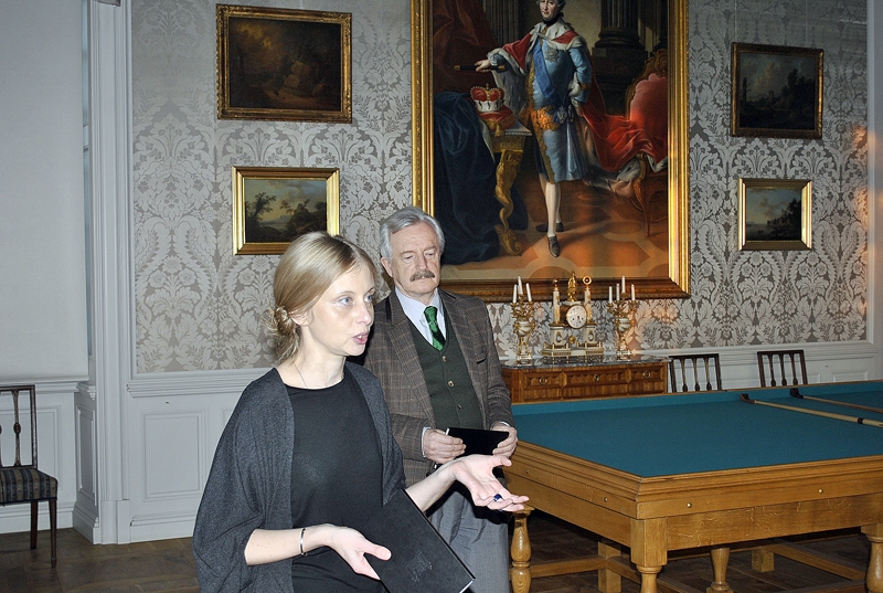 Rundāles pils Biljarda zālē Imants Lancmanis un projekta vadītāja Ineta Zelča-Sīmansone prezentē jauno kalendāru plānotāju.
Autors: Māris Krūmiņš