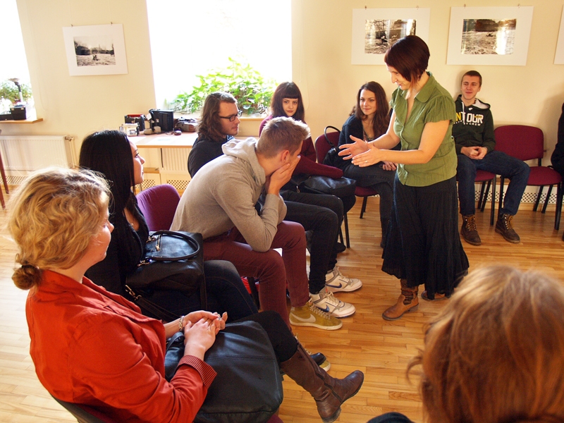 Evija Rudzīte sadala sarunu grupas.
Autors: Antra Ērgle